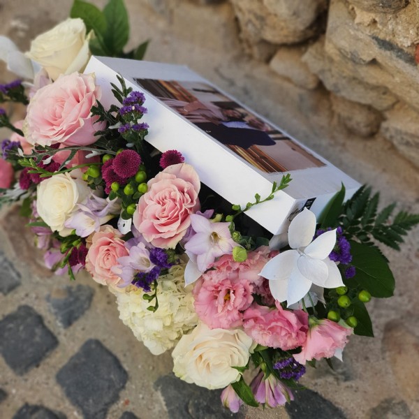 Aranjament floral în cutie personalizată cu poză
