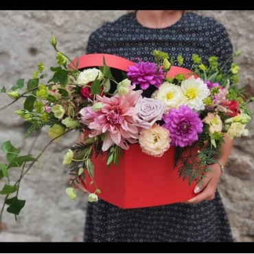 Aranjament floral în cutie tip inimă 