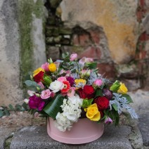 Aranjament floral colorat